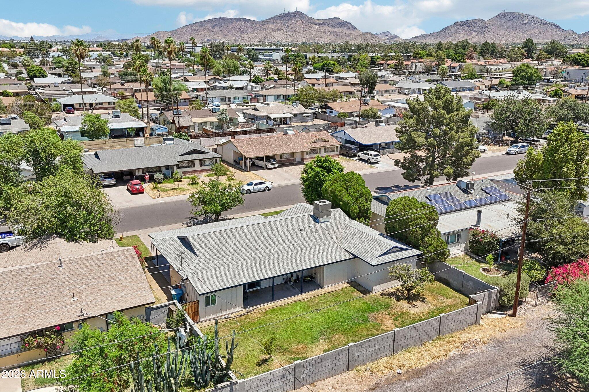 2401 West Echo Lane Phoenix, AZ 85021 - Photo 36 of 40 43-web-or-mls-W Echo Ln-S2706-043
