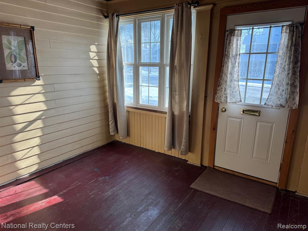 209 Detroit Street Milford, MI 48381 - Photo 4 of 15