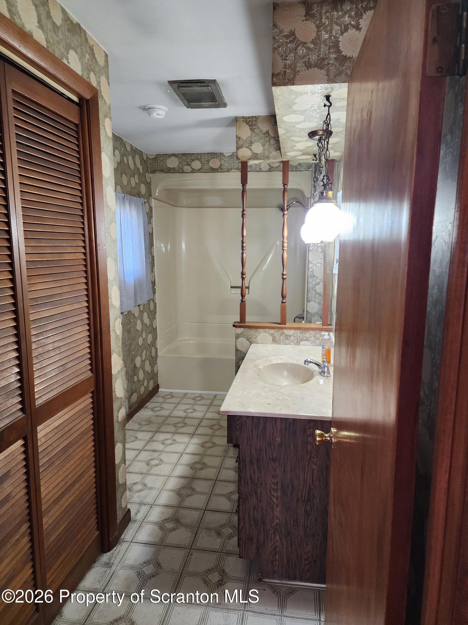 320 Center Street Dupont, PA 18641 - Photo 9 of 15 Bathroom