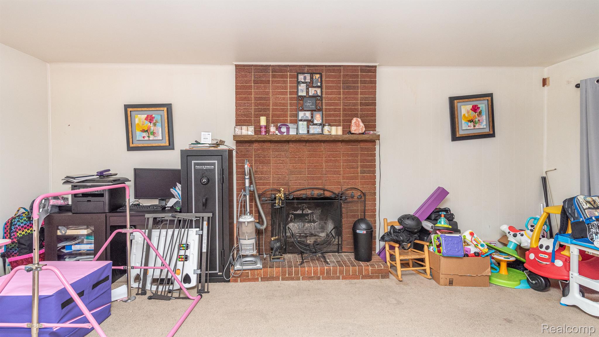 9775 Pardee Road Taylor, MI 48180 - Photo 15 of 29 Family room