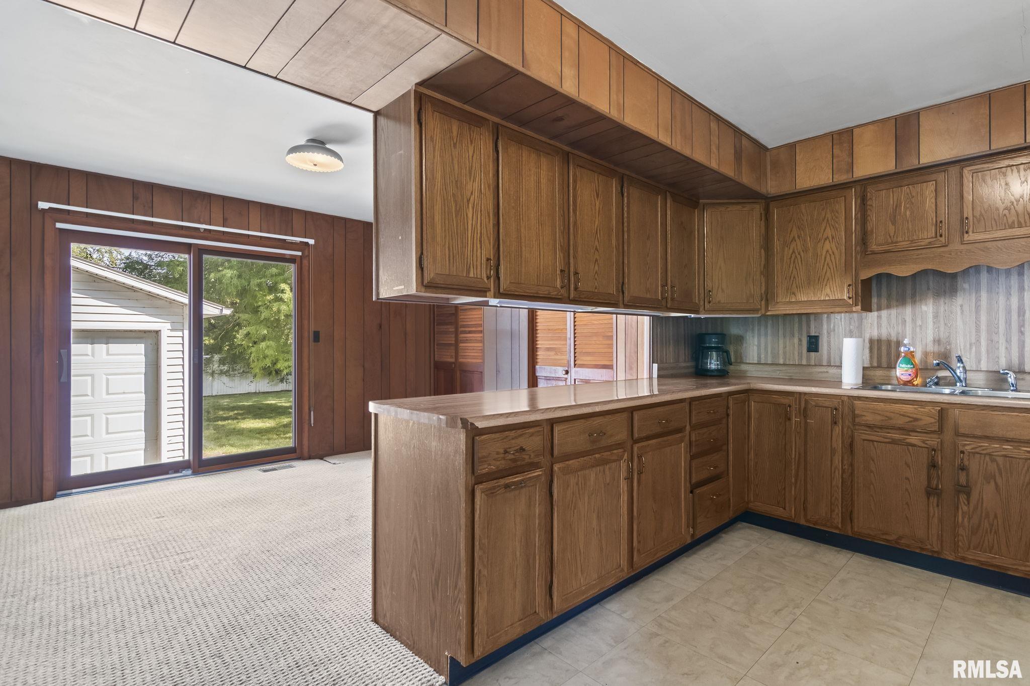 2019 East Hood Street Springfield, IL 62703 - Photo 14 of 37
