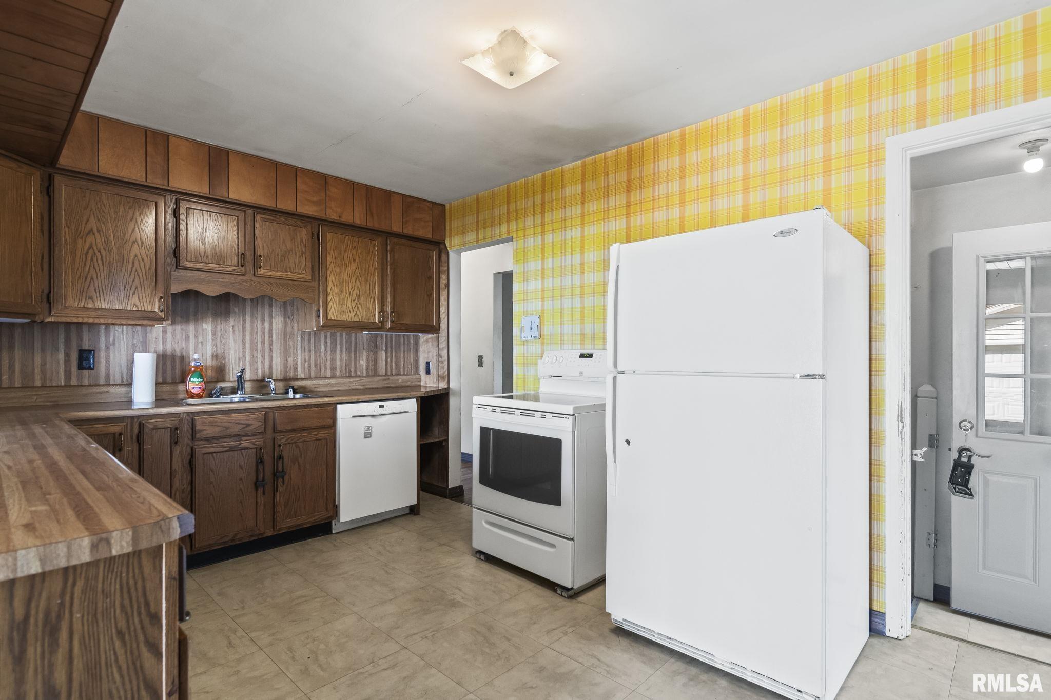 2019 East Hood Street Springfield, IL 62703 - Photo 15 of 37