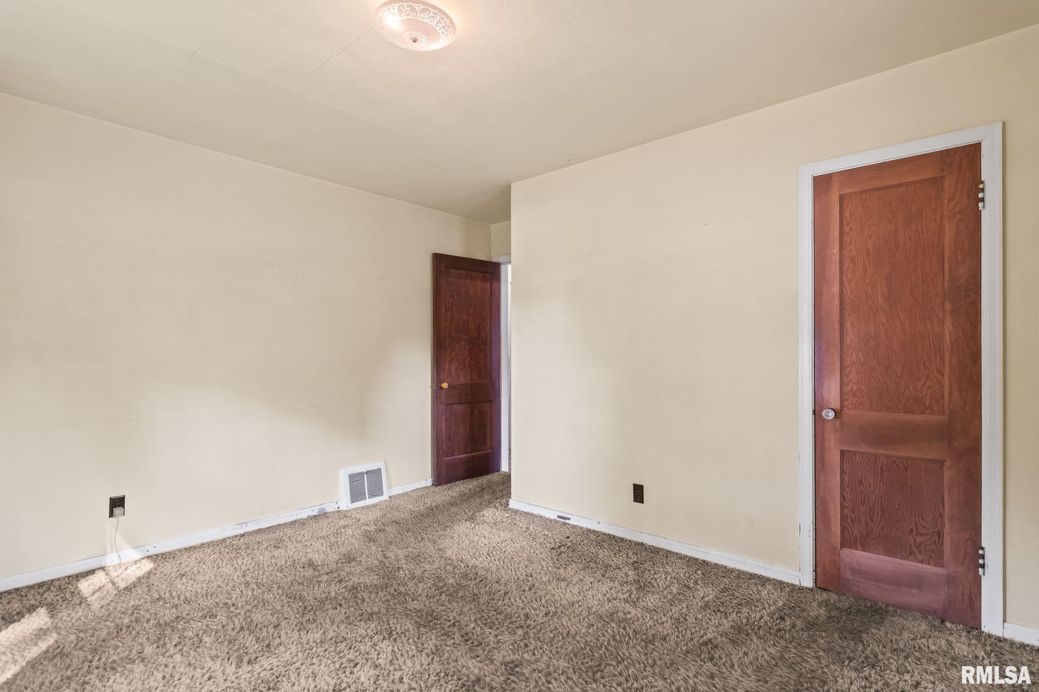 2019 East Hood Street Springfield, IL 62703 - Photo 17 of 37