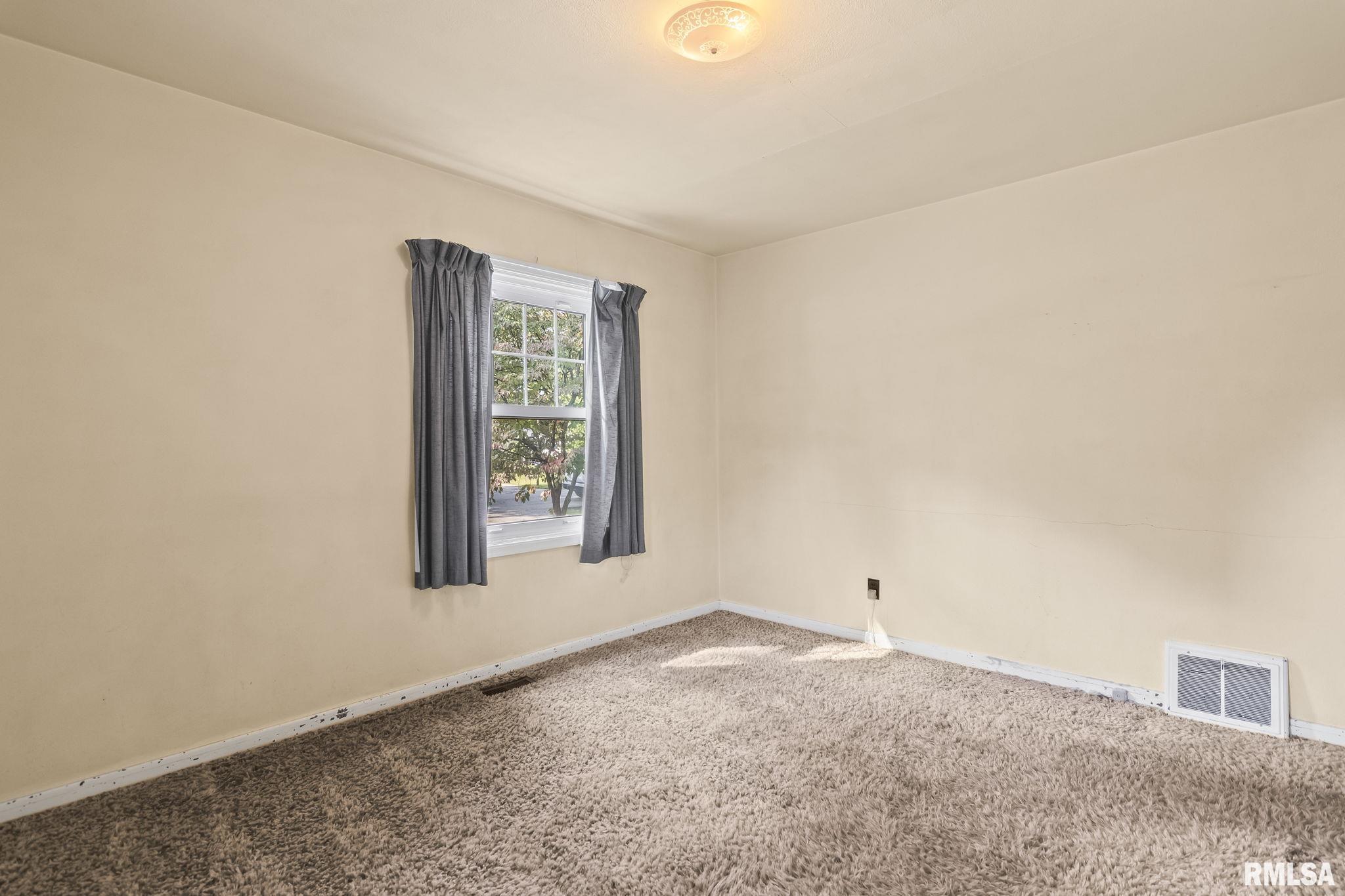 2019 East Hood Street Springfield, IL 62703 - Photo 18 of 37