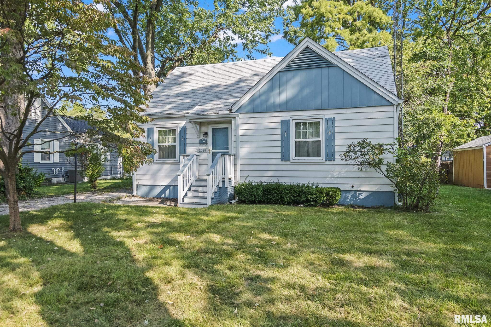 2019 East Hood Street Springfield, IL 62703 - Photo 2 of 37