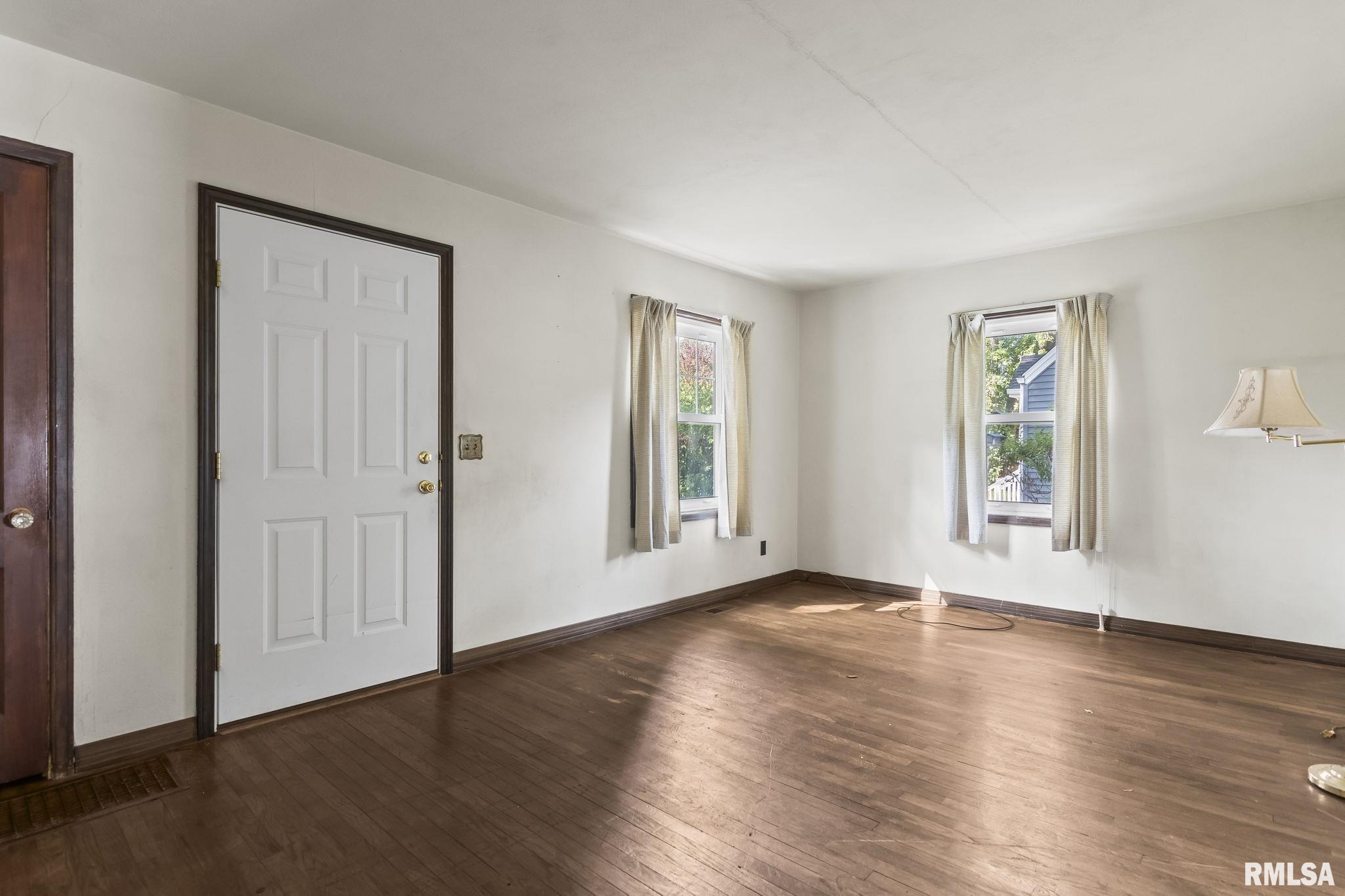 2019 East Hood Street Springfield, IL 62703 - Photo 4 of 37