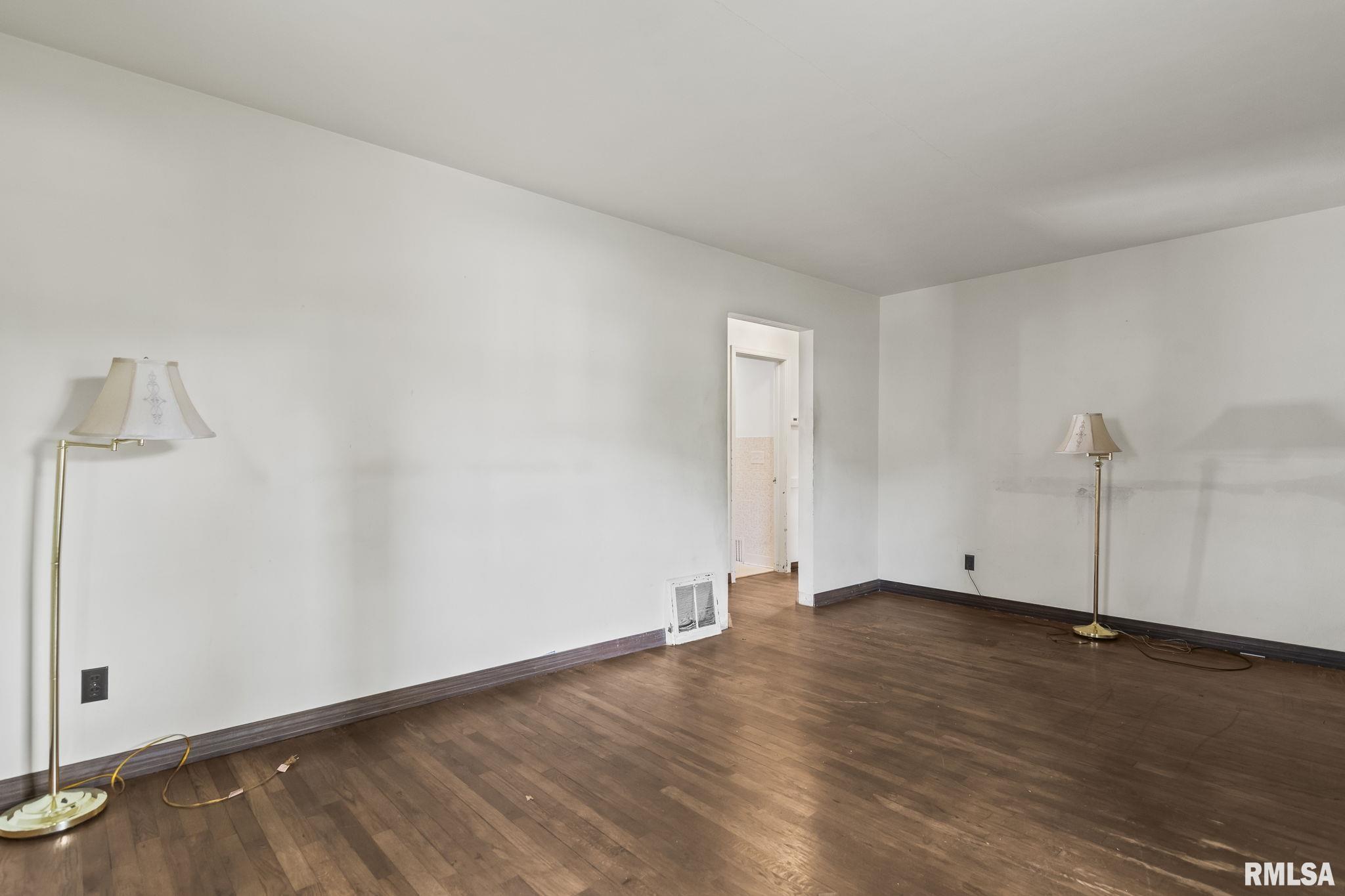 2019 East Hood Street Springfield, IL 62703 - Photo 6 of 37