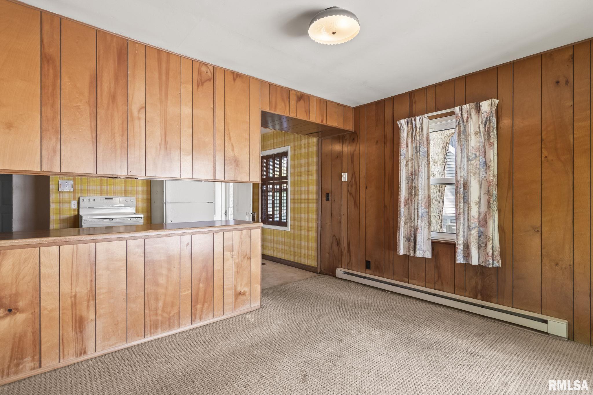 2019 East Hood Street Springfield, IL 62703 - Photo 8 of 37