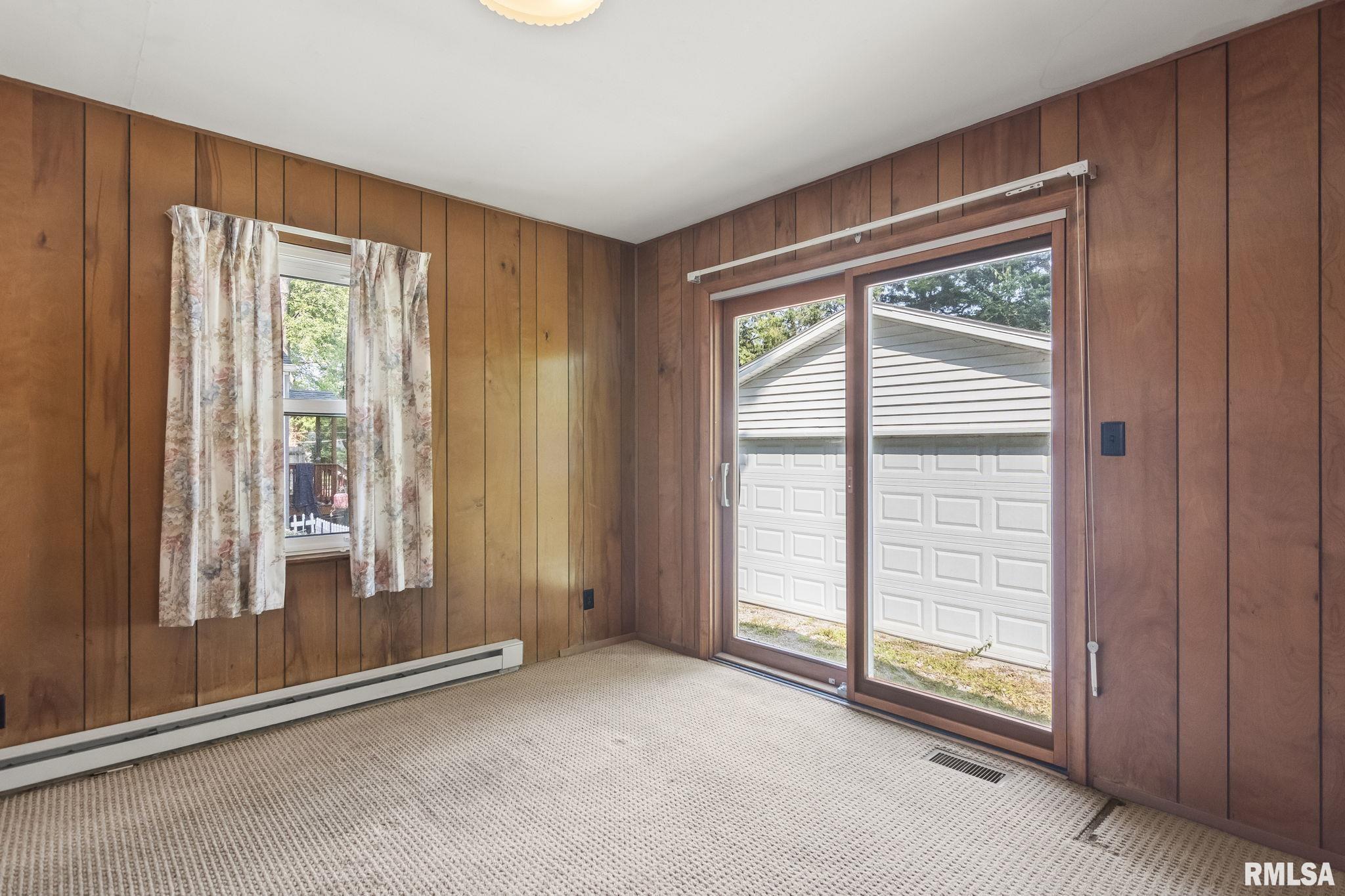 2019 East Hood Street Springfield, IL 62703 - Photo 10 of 37