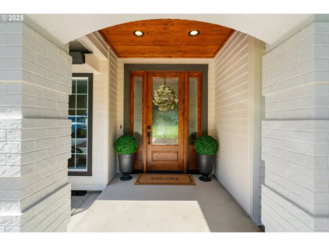 a view of entryway door