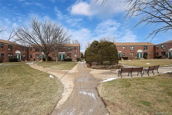 $348,000 | 196-23 73rd Avenue, Unit 2 | Fresh Meadows