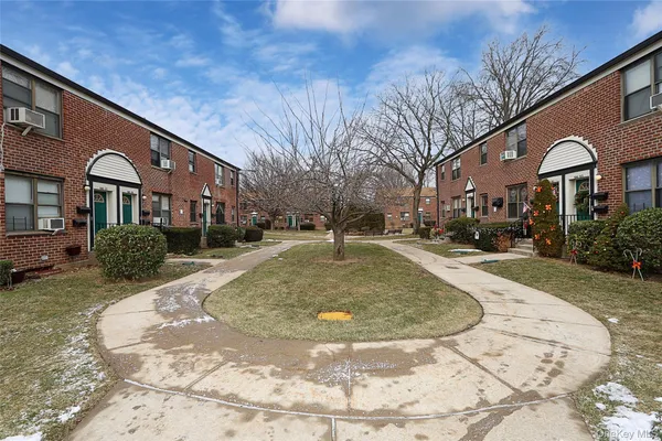 $348,000 | 196-23 73rd Avenue, Unit 2 | Fresh Meadows