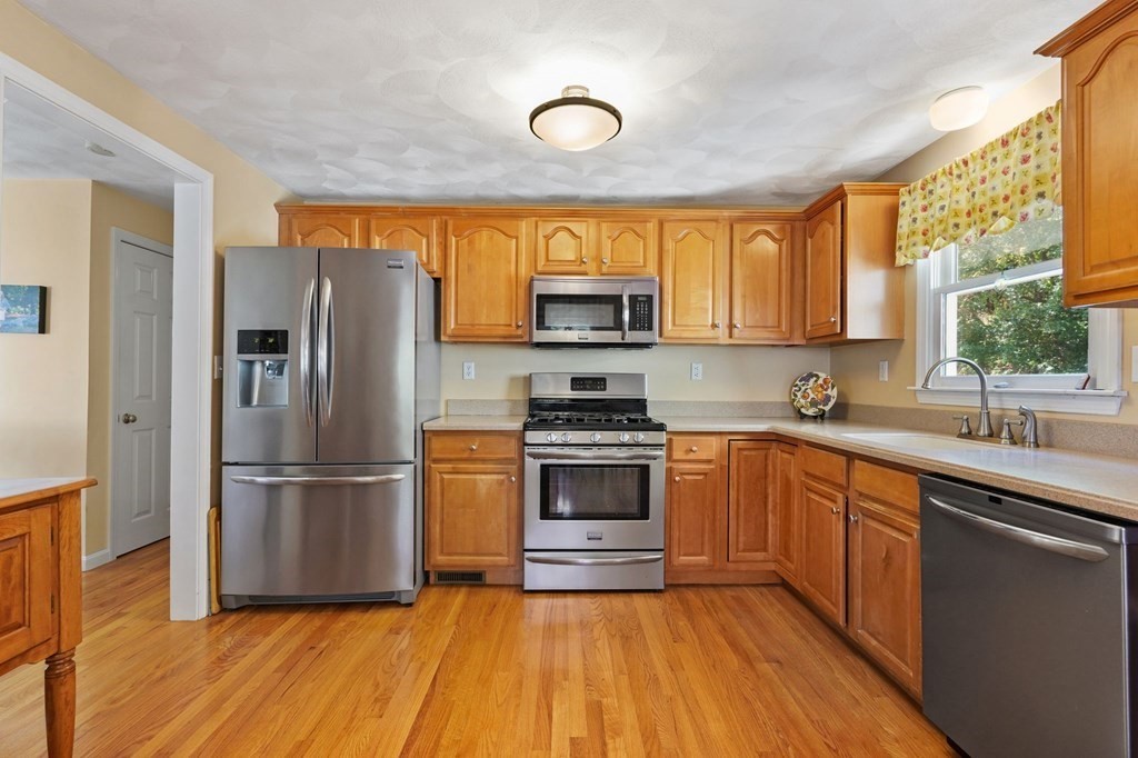 6 Buckingham Road Wilmington, MA 01887 - Photo 4 of 42