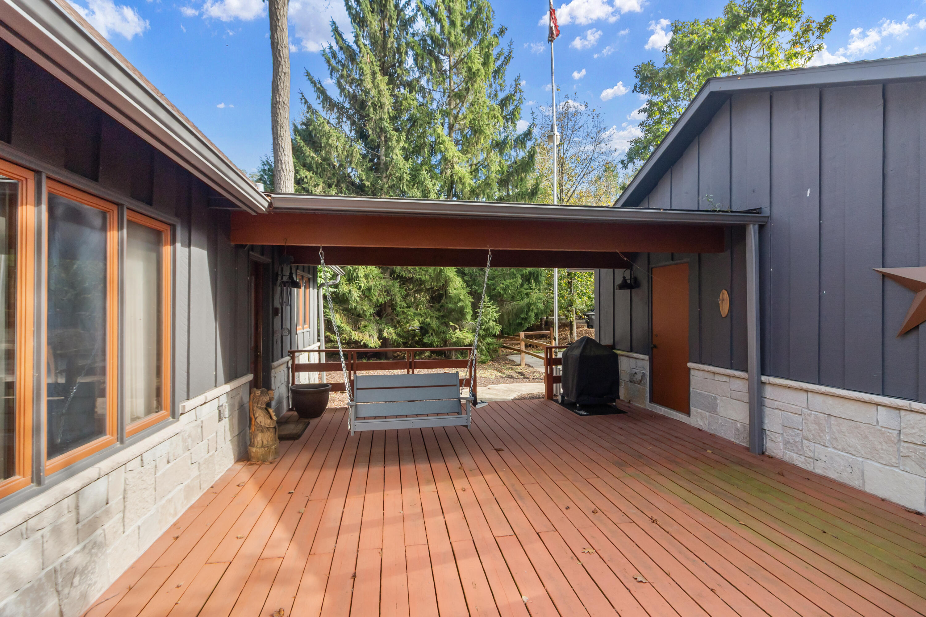 W5518 Lost Nation Road La Grange, WI 53121 - Photo 30 of 41 Swing