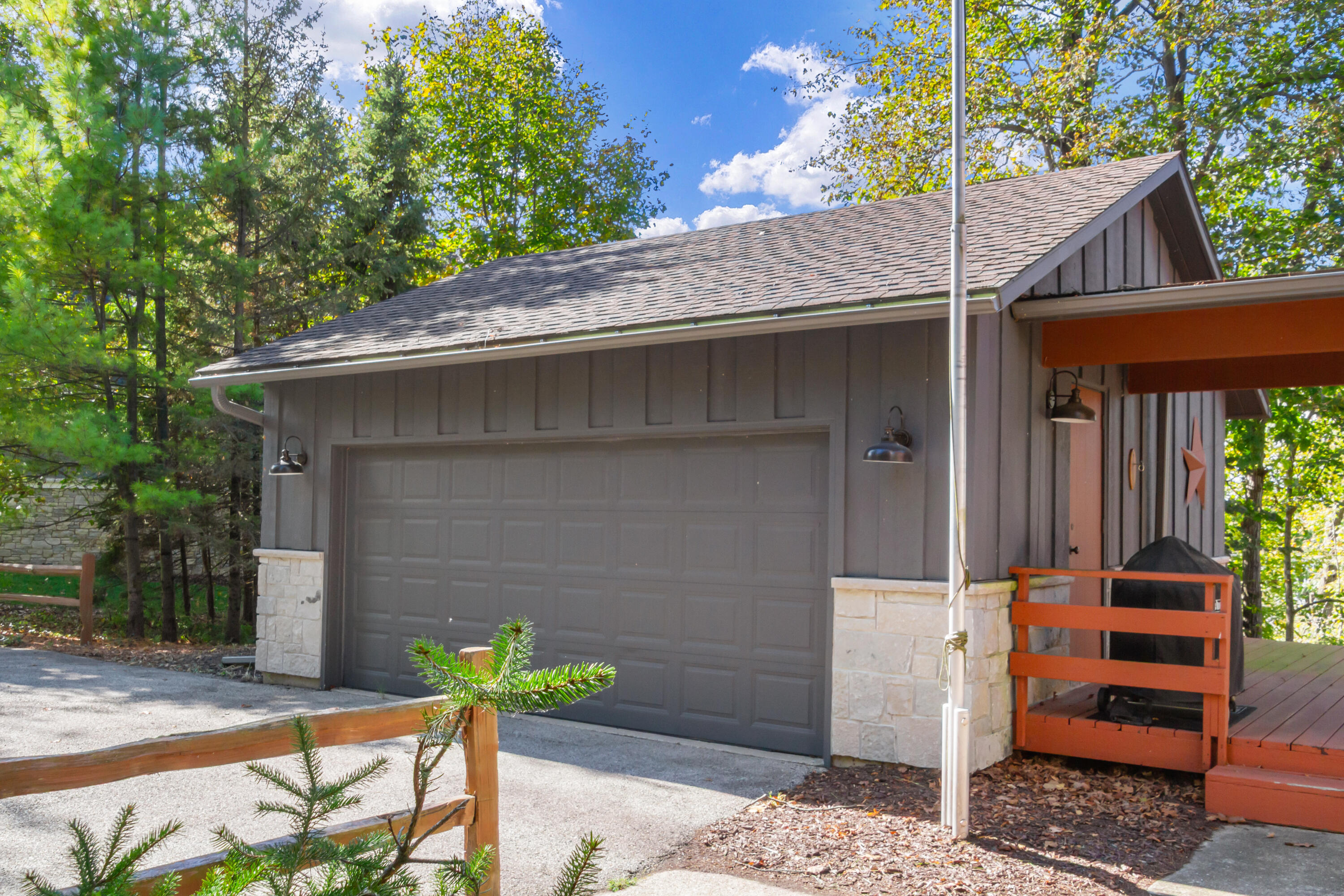 W5518 Lost Nation Road La Grange, WI 53121 - Photo 34 of 41 Garage