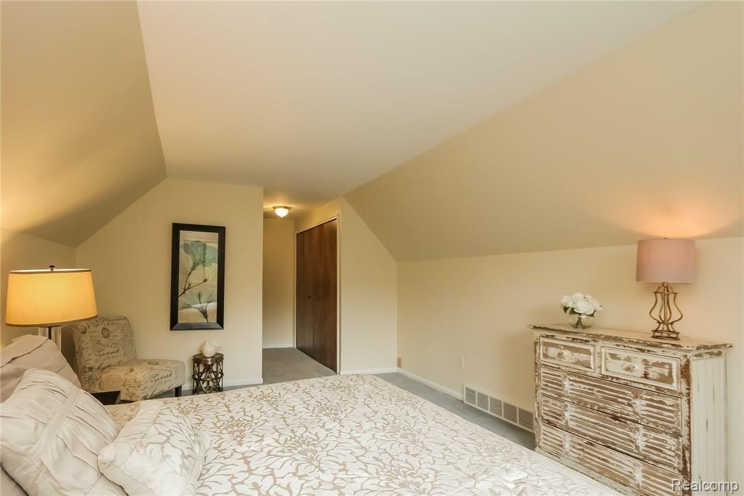 5650 Warren Road Ann Arbor, MI 48105 - Photo 41 of 70 042-Master_Bedroom-2737492-medium.jpg