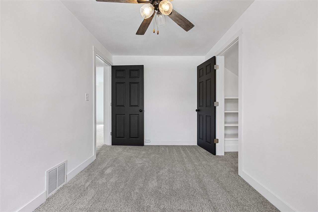 2230 Mt Vernon Road Southeast Cedar Rapids, IA 52403 - Photo 16 of 19 Gallery Image 16