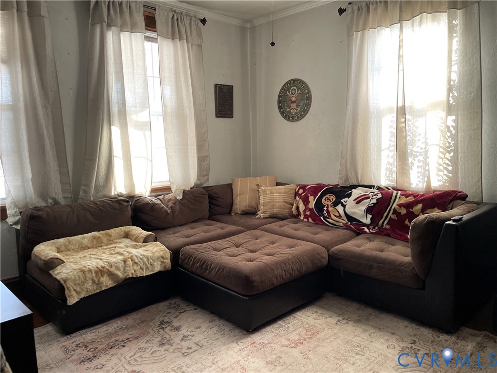 1825 Needham Drive Victoria, VA 23974 - Photo 9 of 32 a living room with furniture and a window