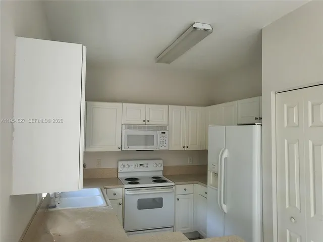 $2,400 | 4125 Northeast 24th Drive, Unit 4125, Homestead, FL 33033