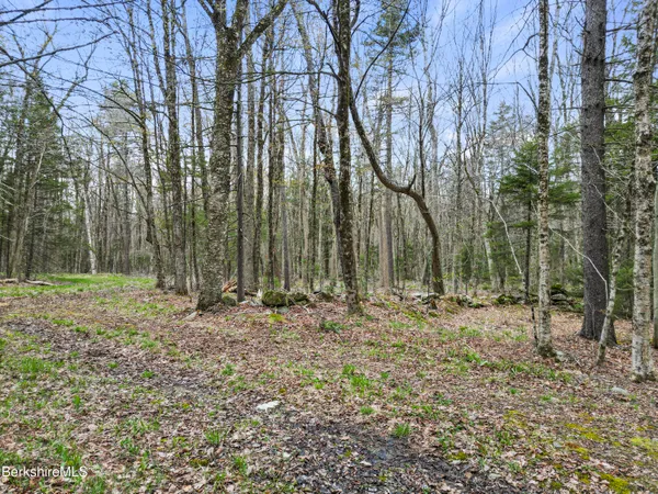 $86,900 | Stagecoach Road, Becket, MA 01223