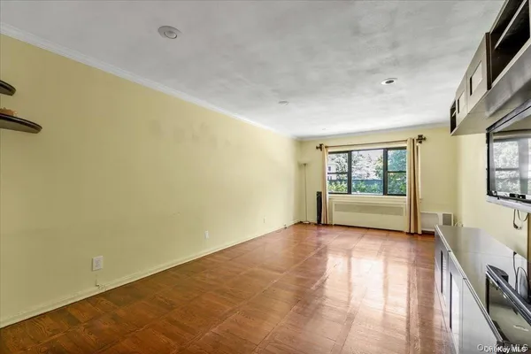 $225,000 | 1205 East Broadway, Unit F13, Hewlett, NY 11557