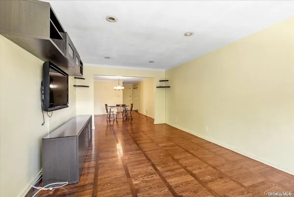 $225,000 | 1205 East Broadway, Unit F13, Hewlett, NY 11557