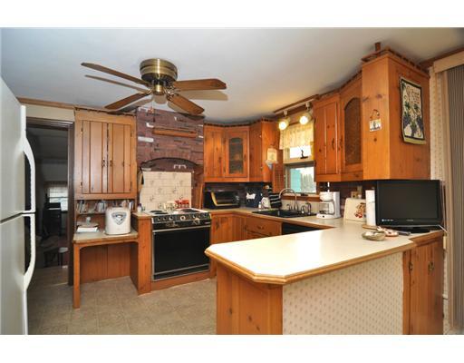8 Pinecrest Road Scituate, RI 02857 - Photo 8 of 20 Kitchen.