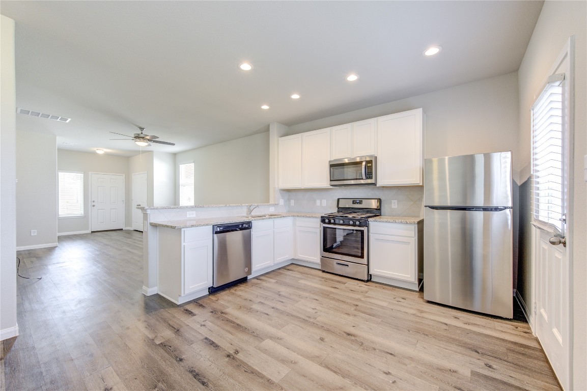 2534 Sturgeon Way Conroe, TX 77384 - Photo 8 of 29