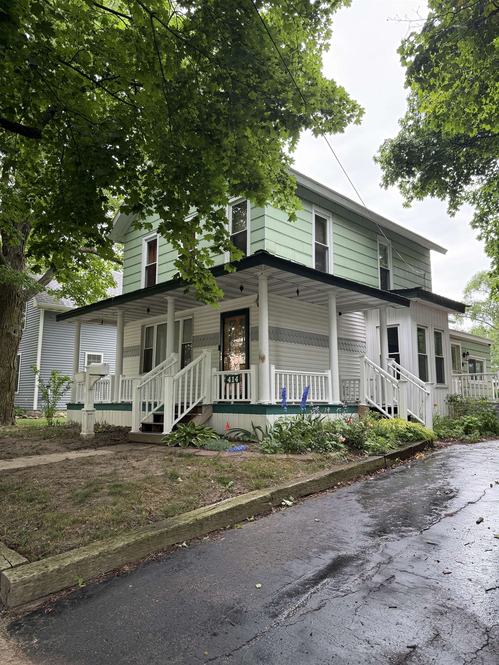 414 North Maple Street Ithaca, MI 48847 - Photo 2 of 39 1947335-95ceebb4-ddc9-4bb4-8b36-2bcf3e2ce89f.JPG