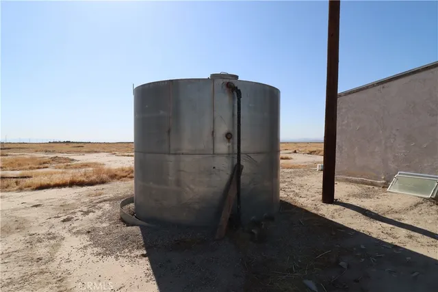a refrigerator freezer sitting in a kitchen