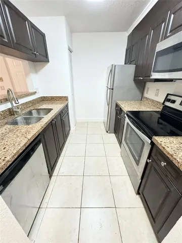 $1,750 | 1715 Village Boulevard, Unit 305, West Palm Beach, FL 33409