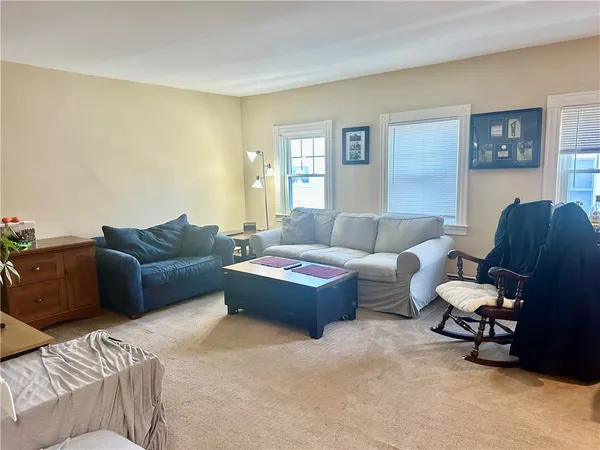 $1,950 | 387 Lloyd Avenue, Unit 3, Providence, RI 02906