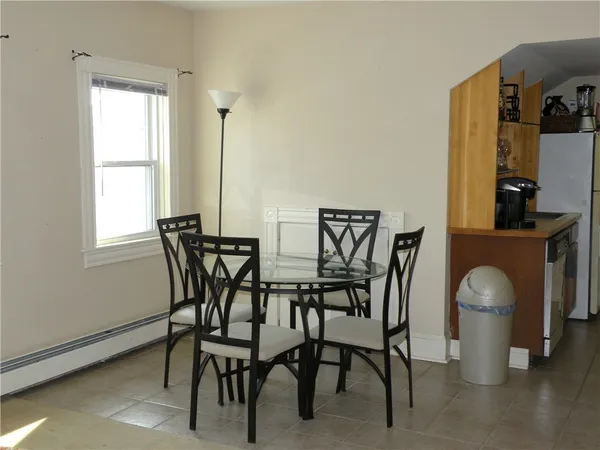 $1,950 | 387 Lloyd Avenue, Unit 3, Providence, RI 02906