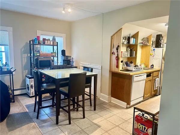 $1,950 | 387 Lloyd Avenue, Unit 3, Providence, RI 02906