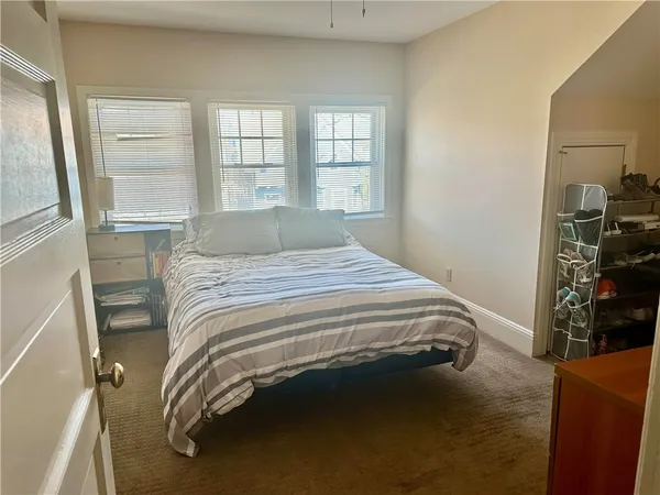 $1,950 | 387 Lloyd Avenue, Unit 3, Providence, RI 02906