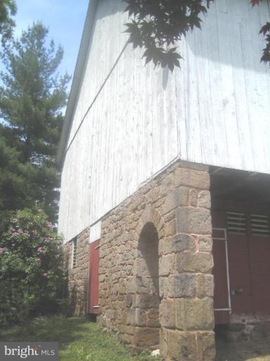 8427 Ramsburg Road Thurmont, MD 21788 - Photo 3 of 28 Barn
