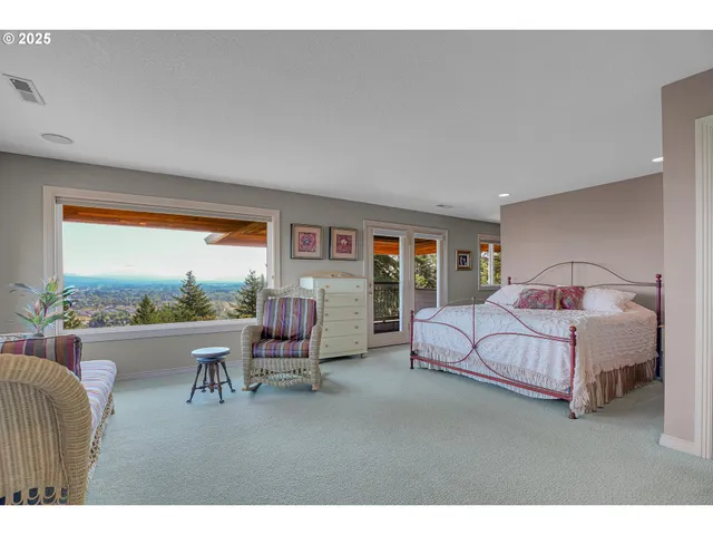 a view of a livingroom with a bench