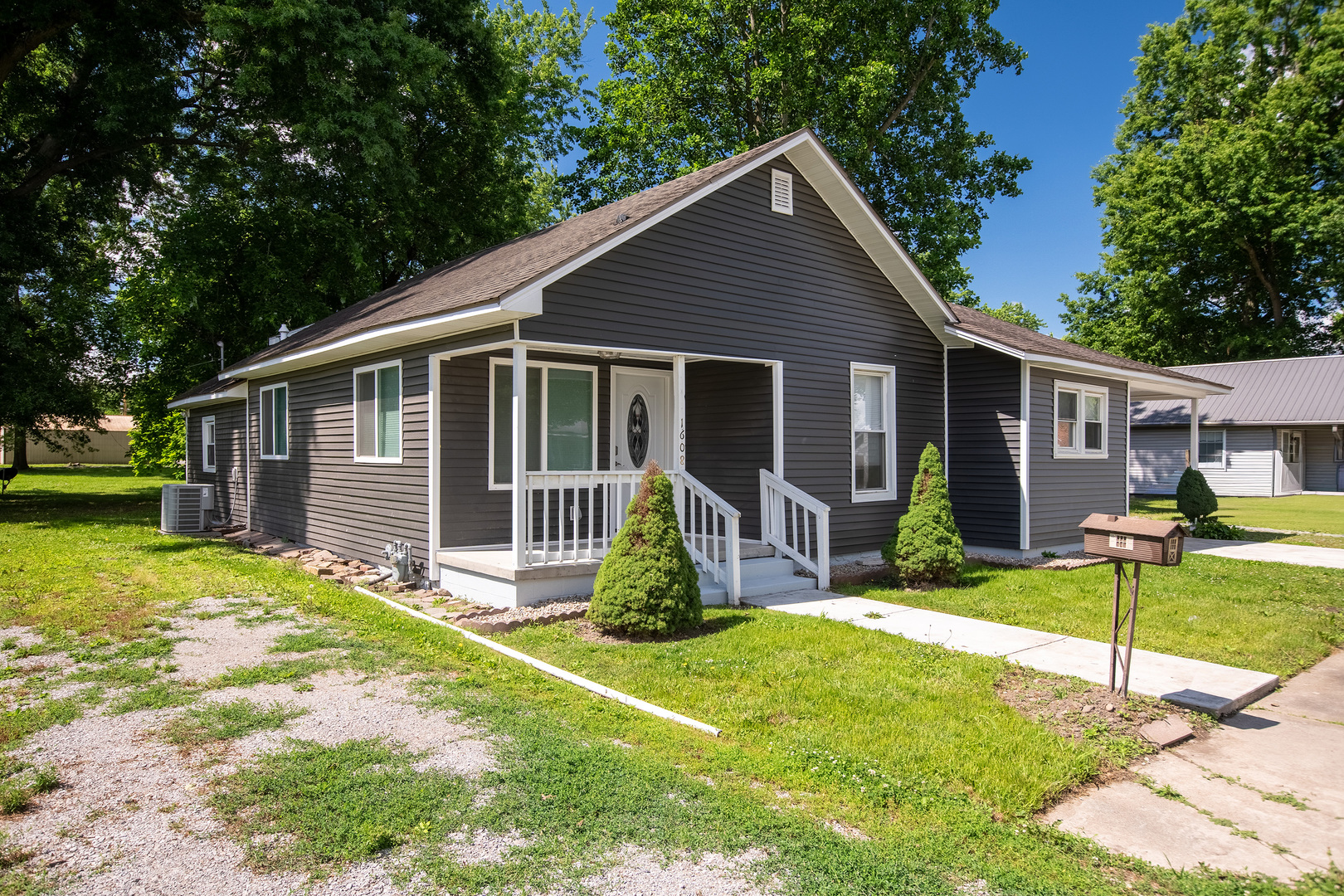 1608 West Adams Street Herrin, IL 62948 - Photo 2 of 37