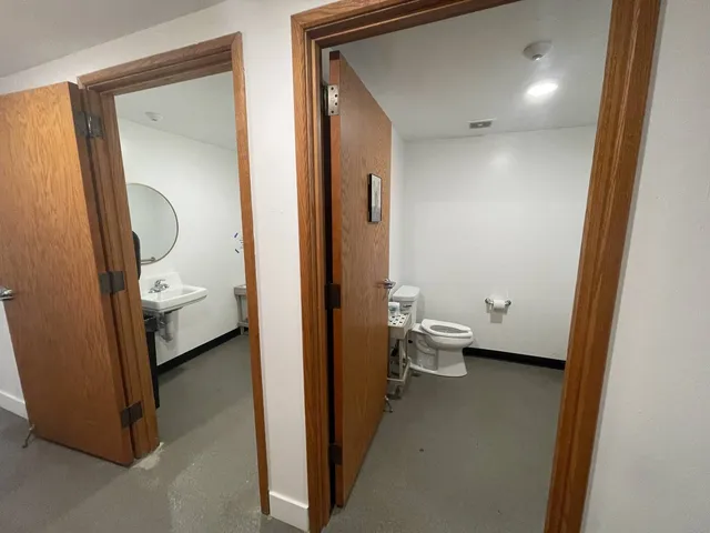 a en suite bathroom with a toilet