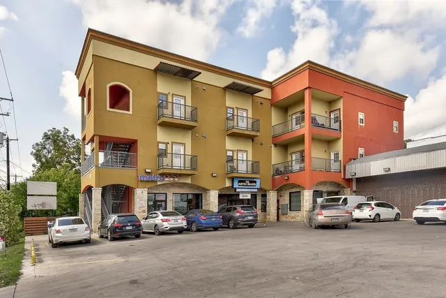 $1,095 | 420 North Pleasant Valley Road, Unit 204, Austin, TX 78702