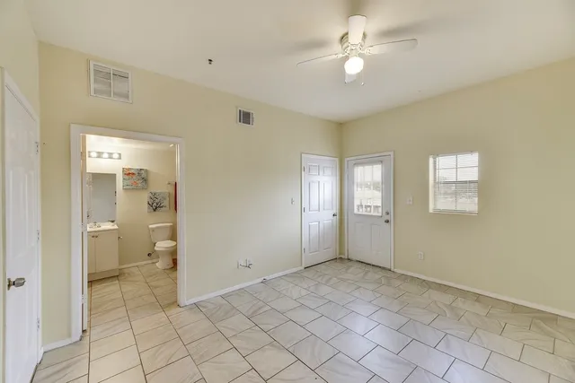 $1,095 | 420 North Pleasant Valley Road, Unit 204, Austin, TX 78702