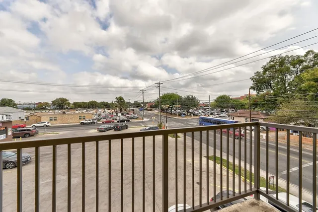 $1,095 | 420 North Pleasant Valley Road, Unit 204, Austin, TX 78702