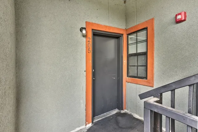 $1,095 | 420 North Pleasant Valley Road, Unit 204, Austin, TX 78702