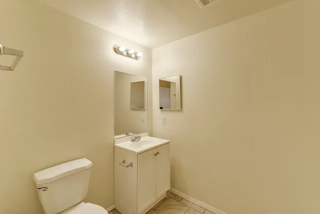 $1,095 | 420 North Pleasant Valley Road, Unit 204, Austin, TX 78702