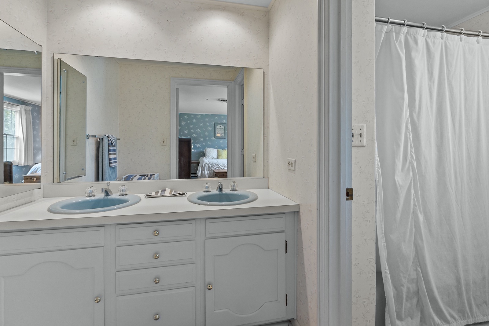 8612 Crystal Springs Road Woodstock, IL 60098 - Photo 24 of 45 a bathroom with a double vanity sink and a mirror