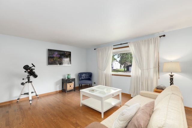 630 Clover Lane Schaumburg, IL 60193 - Photo 2 of 32