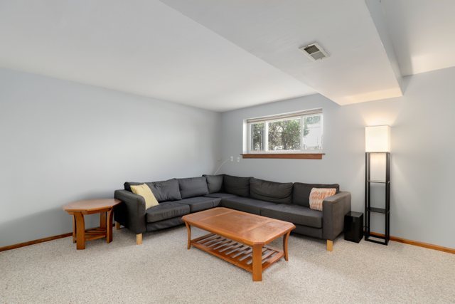 630 Clover Lane Schaumburg, IL 60193 - Photo 19 of 32