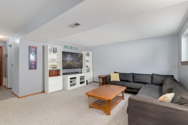 630 Clover Lane Schaumburg, IL 60193 - Photo 20 of 32