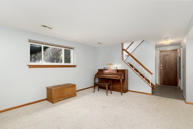 630 Clover Lane Schaumburg, IL 60193 - Photo 21 of 32