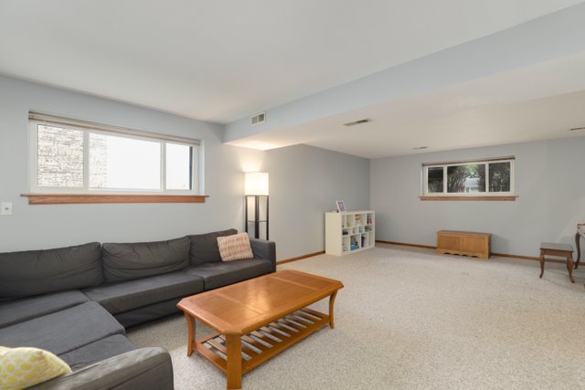 630 Clover Lane Schaumburg, IL 60193 - Photo 22 of 32